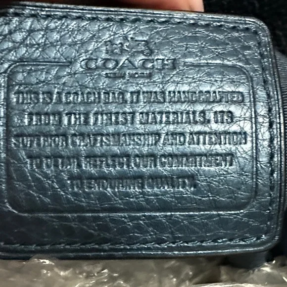 Elegant Navy Leather Shoulder Bag - Picture 3 of 8